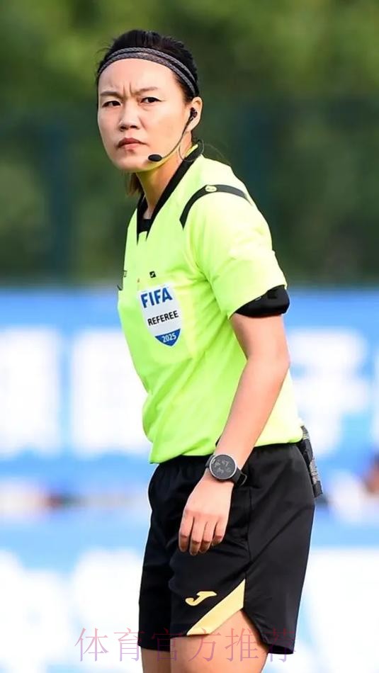 足球报：裁判应是隐形角色 不能用错误弥补错误——国际级女裁判
